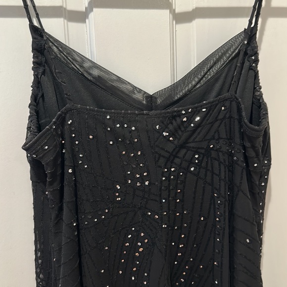 Black mesh overlay gown with shimmering details - Picture 4 of 5